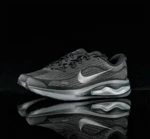 Nike Journey Run Triple Black Sneakers
