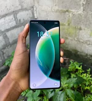 Tecno Camon 30