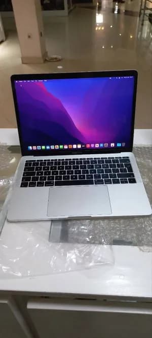 2017 MacBook Pro Core i5 256GB