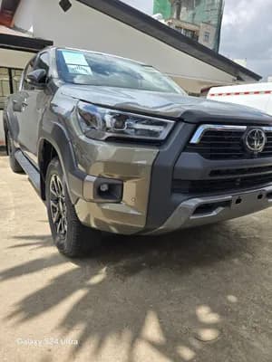 Toyota Hilux Invincible Hybrid Double Cab 2025