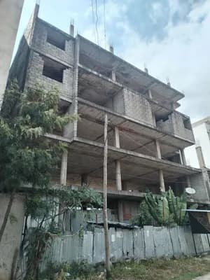 610 ካሬ