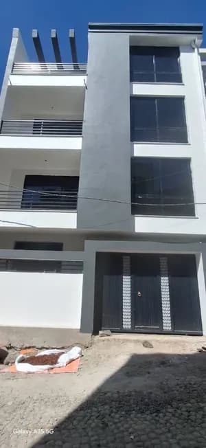 ሰሚት ፍርድ ቤት 105 ካሬ