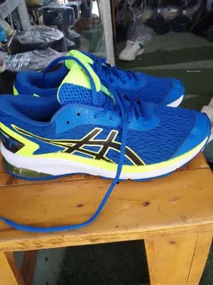 Asics Running Shoes Size 40