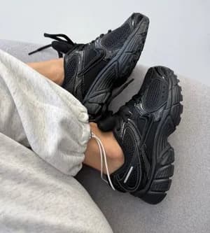 Nike V5 RNR Triple Black Sneakers