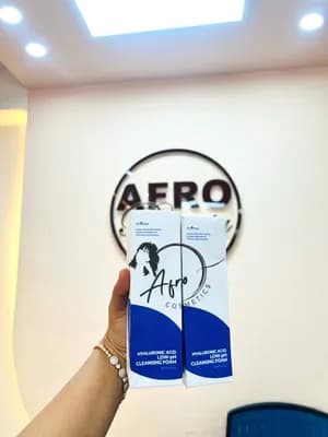 Isntree Hyaluronic Acid Low-pH Cleansing Foam