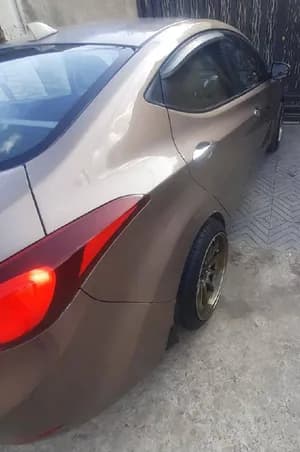 Hayundi ELENTRA