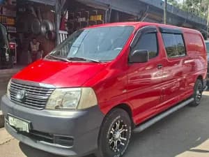 Toyota Hiace Dolfine Van 2011