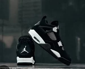 Air Jordan 4 Retro white thunder