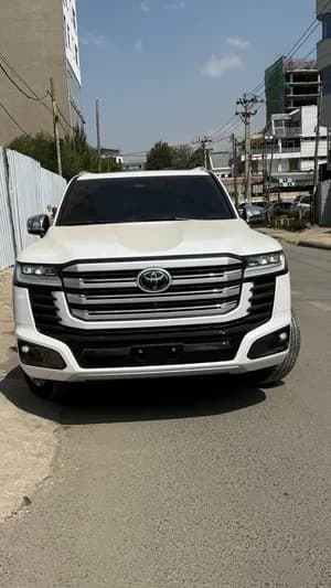 2026 Toyota Land Cruiser VXR Hybrid