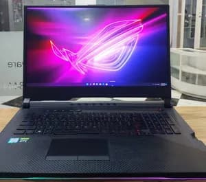 Asus Rog Strix 17"