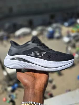 Skechers max cushion