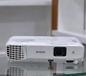 Epson EB-S05 Projector