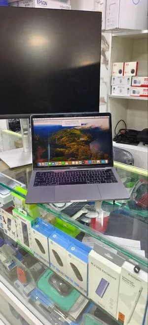 MacBook Pro 2019 8GB 128GB used