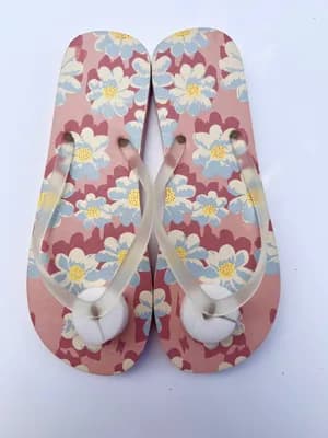 Women’s floral flip flops
