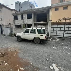 200 ካሬ G+1