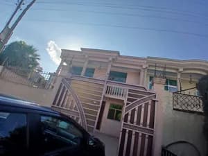 ሰሚት 220 ካሬ