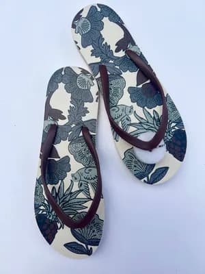 Women’s floral flip flops