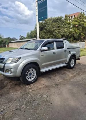Toyota Hilux Double Cab 2013