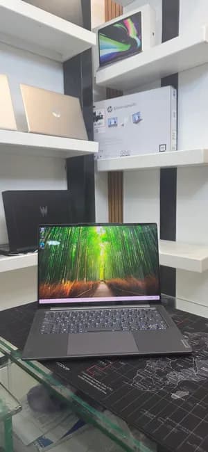 Lenovo Yoga Pro 7 14IRH8 Laptop