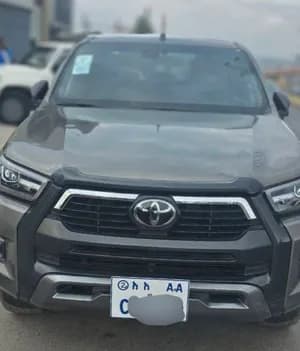Toyota Hilux Invincible 2021 Pickup