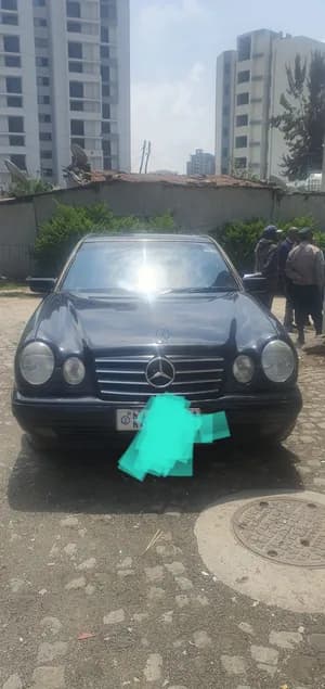 Mercedes Smiling E380 2000