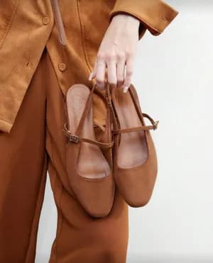 Pointed toe slingback flat