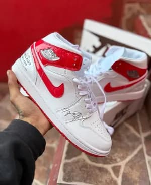 Nike Air Jordan 1 Mid Chicago
