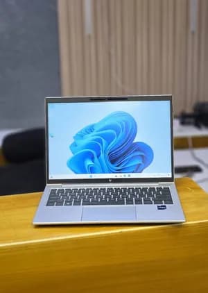 HP EliteBook 830 G10 i7 16GB 512GB