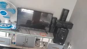 32 Inch Smart TV with Amplifier Stand