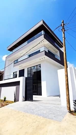 Modern G+3 House in Megenagna