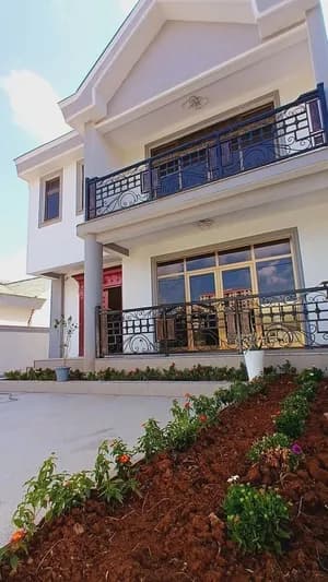 ቤት አያት አካባቢ 250 ካሬ B+G+1