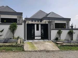 Modern 5-Bedroom Villa in Summit