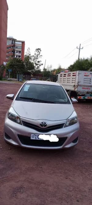 Toyota Yaris Compact 2013 1.0cc