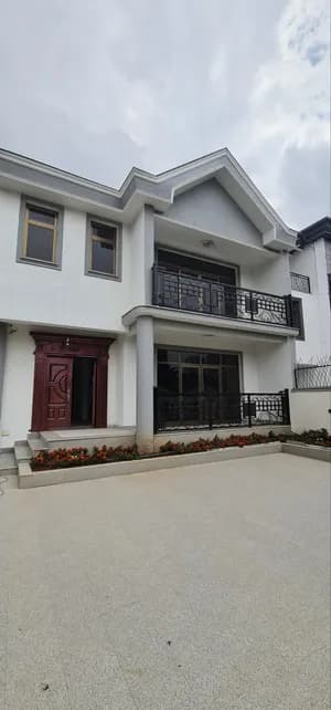 Ayat 250 sqm B+G+1 House
