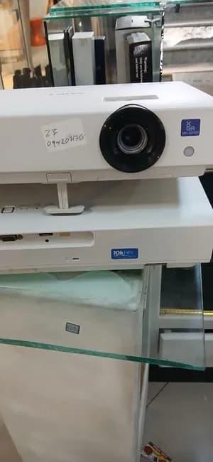 Sony VPL-DX102 Projector 2800 Lumens