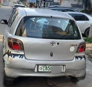 Toyota Vitz Yaris 2000 1.0L