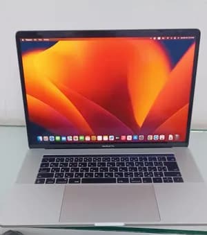 Apple MacBook Pro 15.6 Inch i7