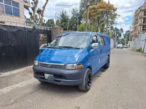 Toyota Hiace Dolpine 2002