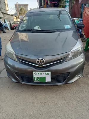 Toyota Yaris Compact 2012