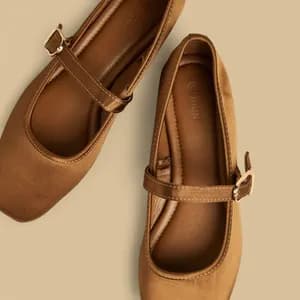 MAX ballerina shoe with buckle closure