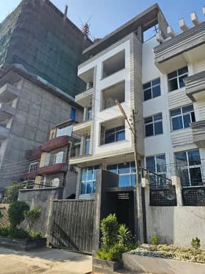 የሚሸጥ ቤት G+5