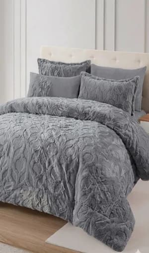 Seven Pcs Comforter Set