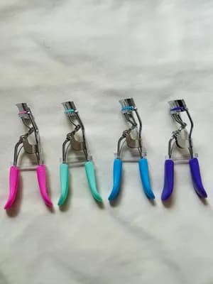 Eyelash curler