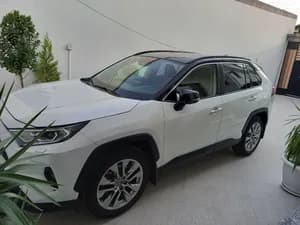 2020 Toyota RAV4 White SUV