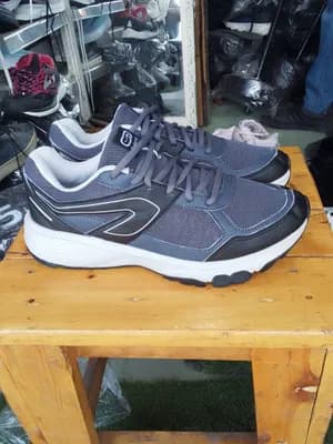 Kelenji Running Shoes Size 40