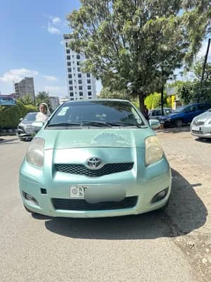 Yaris compact 2009