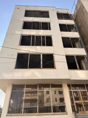 250 sqm B+G+4 Building in Summit