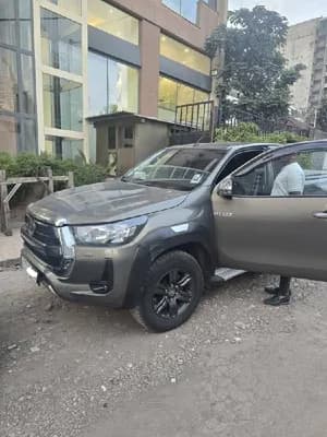 Toyota Invincible Extra-Cab 2021