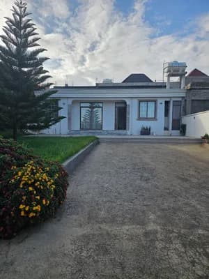 ሰሚት 350 ካሬ