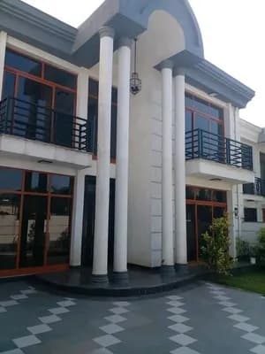 የሚሸጥ ቤት አያት 250 ካሬ